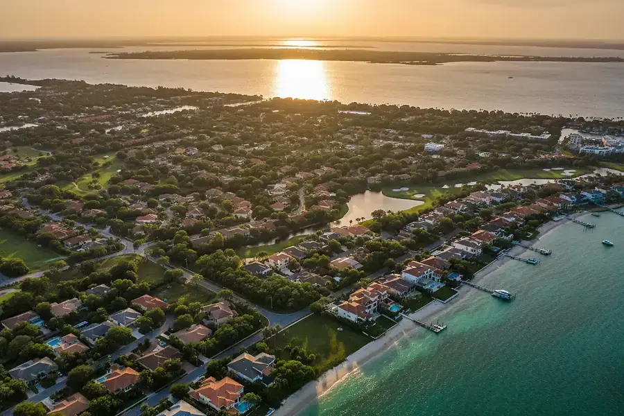Waterfront vs Inland: Choosing Your Perfect Tampa Bay Residential Community