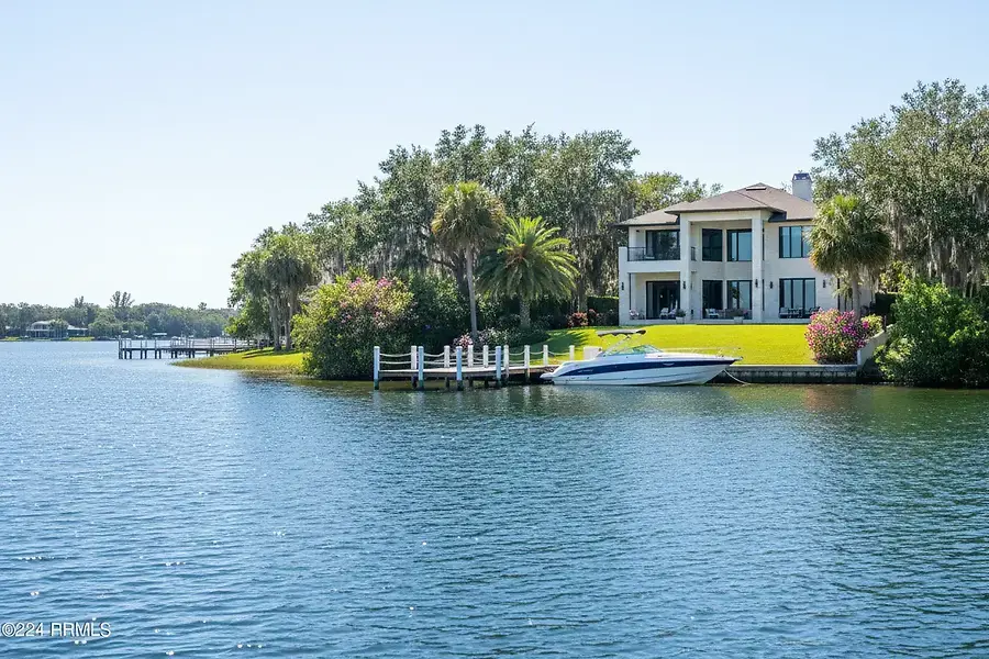 Lakefront Living: Best Waterfront Communities in Central Florida