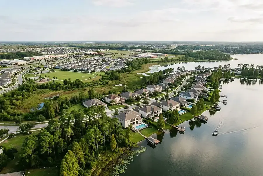 How to Choose Between Waterfront and Suburban Living in Central Florida