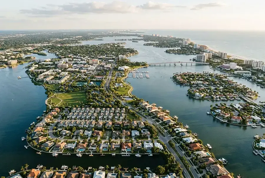 Neighborhood Comparison: Bradenton vs Sarasota for Home Buyers