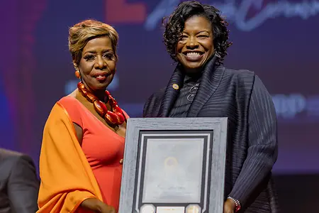 Ronnette receiving the CRMSDC Top 100 MBEs award.