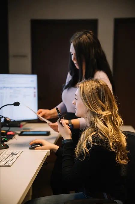 🛡️Guardian Secures Solutions 
📍Sacramento, CA 
📸 Behind the Scenes in our Security Operations Center (SOC)! Learn more: https://guardiansecuresolutions.com/