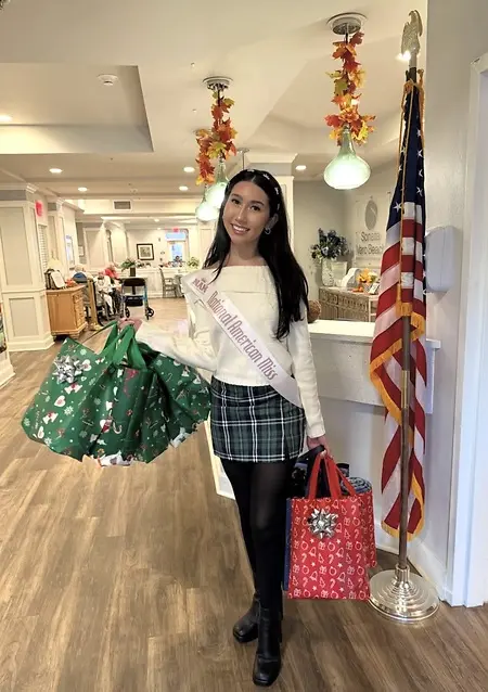 The first time I donated through my platform, Brightening Bedsides. I delivered 10 bags filled with Christmas Goodies: cards, blankets, photo frames with beautiful Vero Beach scenes, and more! These gifts were for elderly residents who maybe didn’t have family or friends visiting them for the Holidays. Moments like these remind me why I started Brightening Bedsides, and they continue to inspire me to grow this Platform and reach more hearts through it! 