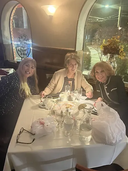 Out for a Burthfay dinner with my Neiman Marcus girls !