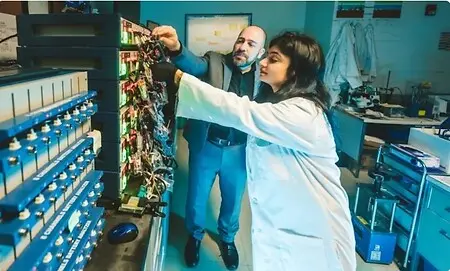 Researchers at Florida International University have developed a new battery technology that surpasses the capabilities of common lithium-ion batteries. Aqsa Nazir, a researcher in the lab, said, "We achieved a 92% retention after 500 charging cycles, which means the battery is nearly as good as new." 