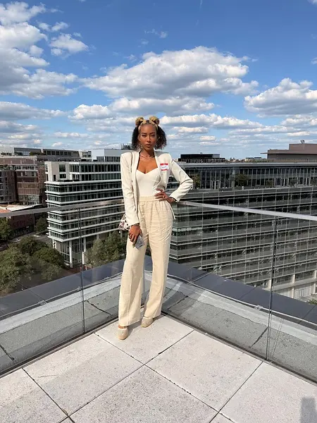 ✨Brick by brick. No shortcuts, no handouts — just consistency, resilience, and staying the course even when it gets uncomfortable. The journey isn’t always pretty, but the foundation you build in those moments? That’s what lasts.
Grateful to Expedia for hosting an incredible private rooftop event surrounded by some of the most forward-thinking, impactful individuals in the industry. There’s something powerful about being in a room where people aren’t just talking — they’re building, evolving, and setting the tone.
When businesses and entrepreneurs come together with intention, alignment, and a shared vision… that’s where real magic happens.
If you need help sourcing, securing, negotiating, or redlining contracts to meet your needs — let’s connect and make magic Meet Global Group LLC  