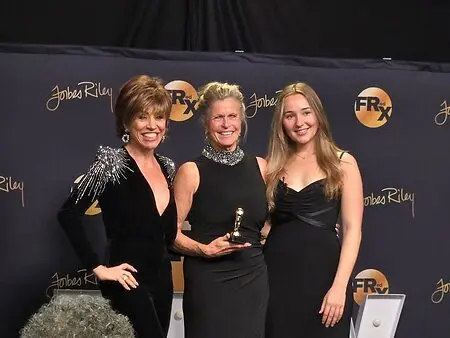 Receiving the "Mic-drop" Award - Fredx