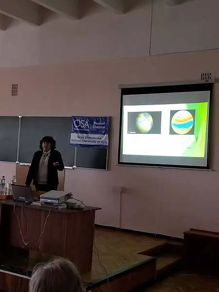 Making the Invited Talk at the Alma mater, Kyiv 2018. Conference for the Young Scientists in OSA/SPO Chapter: the Young Scientists School.
