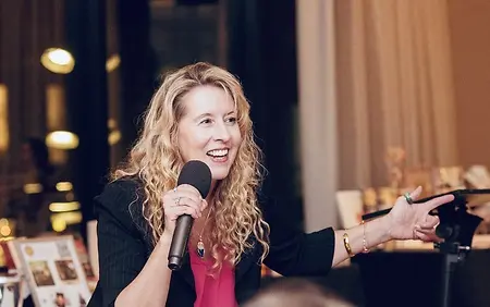 I truly love sharing evidence based neuroscience tools to help people remember, renew, rewire and rise to their next leadership level. This was from a Kick A$$ Confidence workshop the team and I put together for young women in Oklahoma sponsored by the Lively Hotel Conference Center. I shared how confidence is your key to creating more currency. 