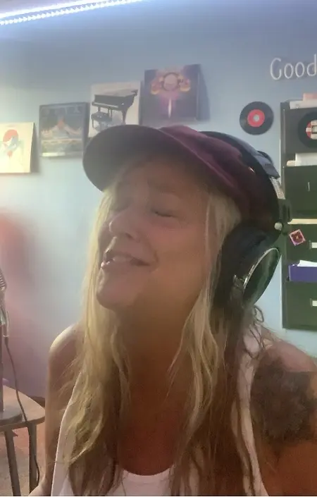 Recording some raw tracks for one of my pop/rock vocal covers.