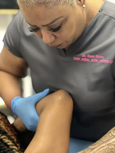 Bipolar RF, LLLT w/edothermic vacuuming to contour and tighten upper arms