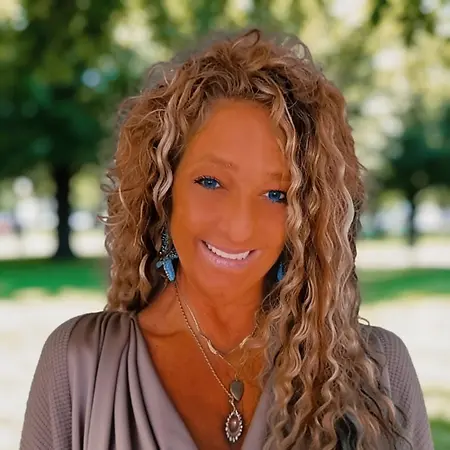 TAMMY Lee SUHETSKIS profile on Influential Women