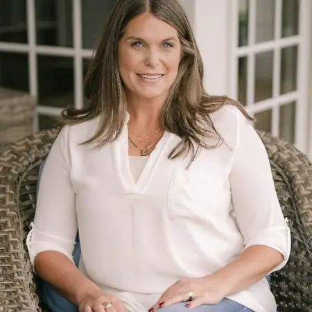 Anne Moigis, Owner and EMDR Certified Therapist on Influential Women