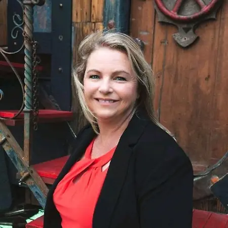 Victoria Barrios, Luxury & Veteran Housing Specialist on Influential Women