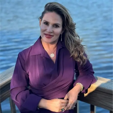 Vanessa Nunes de Paiva, Medical Science Liaison in Rare Disease/ Dermatology/ Neurology on Influential Women