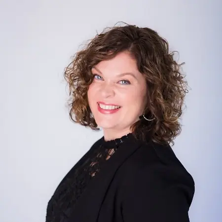 Sarah Rose, Owner & Creator of Less, Lighter, Calmer on Influential Women