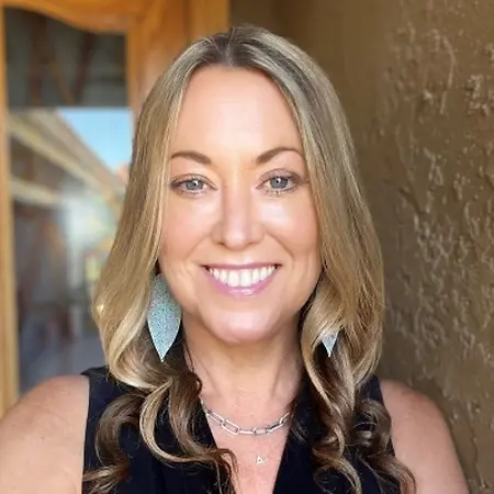 Amber Amsterdam, Global Account Manager - Ecommerce and retail on Influential Women