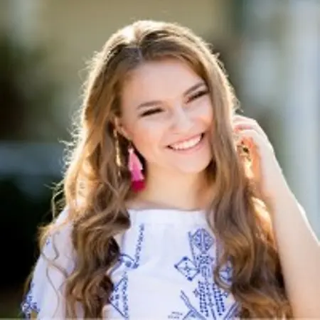 Chloe Higgins, Senior Account Executive, Talent + Transformation (Internal and Change Communications) on Influential Women