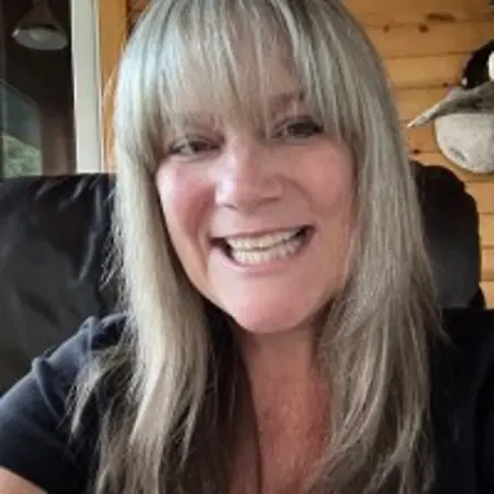 Lauri Hipp, Customer Service Representative on Influential Women