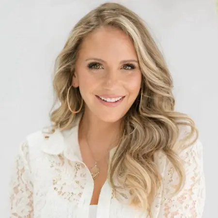 Jenna Gieger, Senior Associate, Interior Design/Contract Furniture Sales on Influential Women