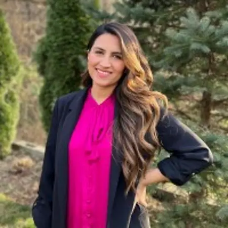 Paola Lopez, Bilingual School Mental Health Counselor on Influential Women