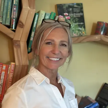 Tomi Rues, Children's Book Writer on Influential Women