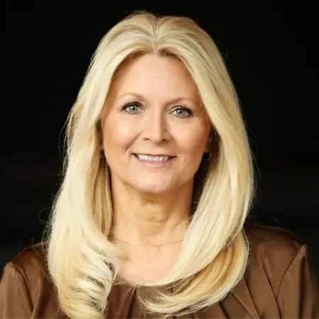 Donna Stall, Team Lead ~ APEX Real Estate Team ~ RE/MAX Concepts Waukee Office on Influential Women