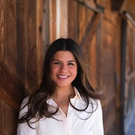 Kelsey  Mueller  Wendt, Foundation Manager on Influential Women