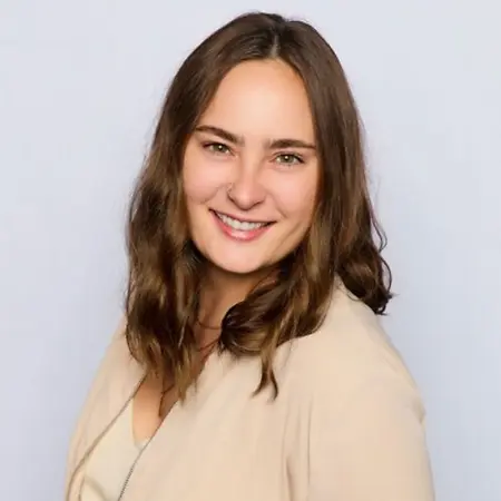 Sarah Giencke, Founder, Resilience Coach & Certified TRE® Provider on Influential Women