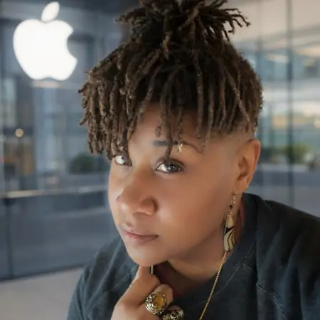 Ashleigh Woodard, Senior Business Analyst @Apple, Inc. on Influential Women