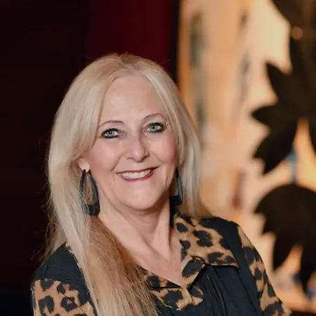 Kelli Dennehey Christina, Chief Executive Officer-International Best Selling Author on Influential Women