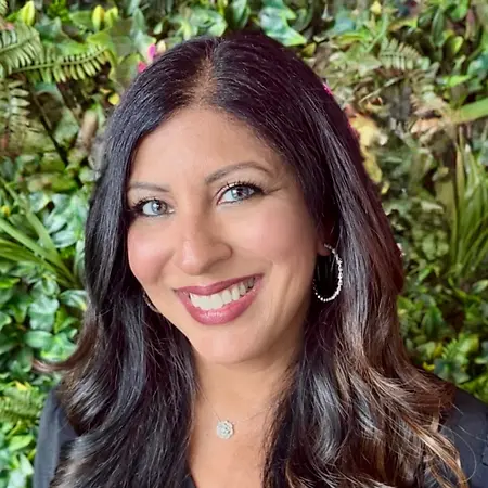 Shivani Kaura Majewski, Managing Director - Retail & Consumer Products on Influential Women