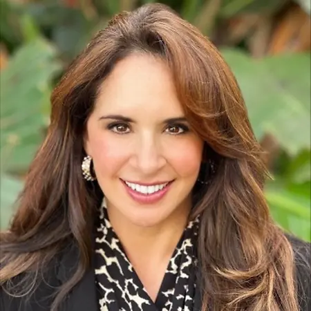 Danielle Sprouls, Founder & Leadership Advisor | Creator of The P.I.V.O.T. Advantage | Keynote Speaker | WTF Reframer on Influential Women