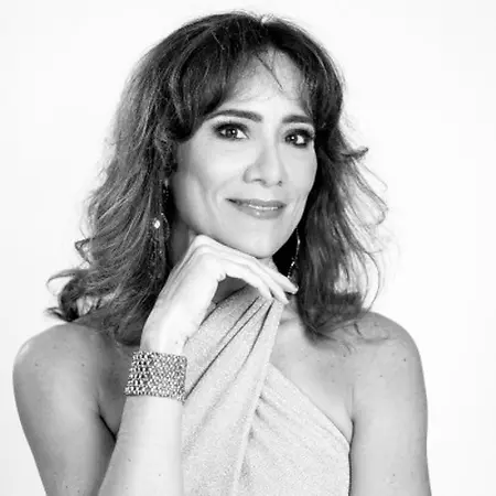 Flavia Padilha Gomes, Executive Advisor | Strategy, Growth & AI Transformation on Influential Women