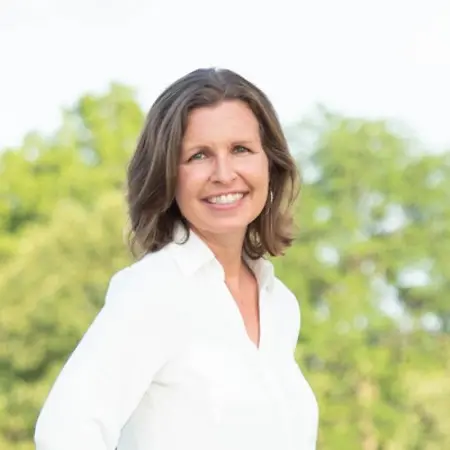 Deb Colitas, Marketing & Communication Specialist | Founder | Fractional CMO on Influential Women