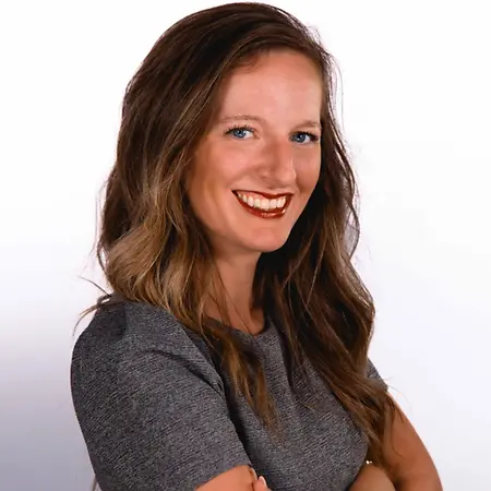 Jenna Nelson, Cluster Director of Sales - Home2 Suites Nokomis and Hampton Inn & Suites North Port on Influential Women
