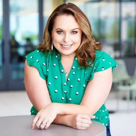 Leslie Hassler, Looking To Get Growth Right? Schedule a chat to see how we can help on Influential Women
