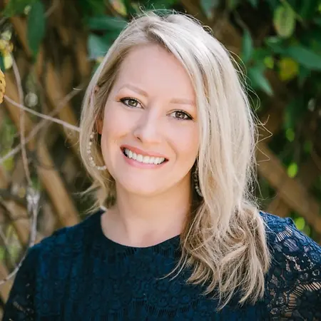 Jennifer Jones, Legal Executive Assistant, Patent Litigation on Influential Women