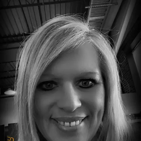 Sara Nost, Priority Support Customer Care Expert on Influential Women