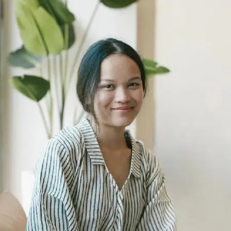 Lisa Khiev, Copywriter & Editorial Consultant — Storytelling, Strategy & Creative Clarity on Influential Women