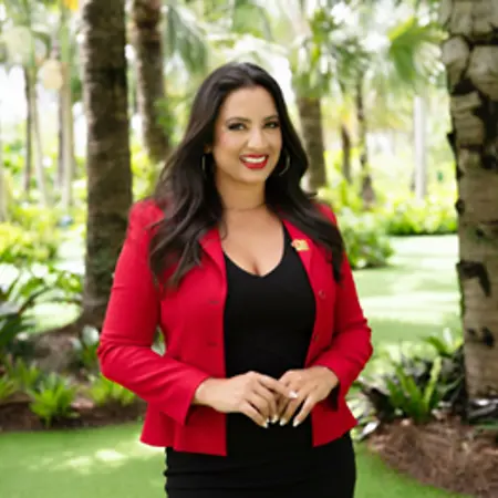 Debora Mendonça, Director of Operations / Community Leader on Influential Women