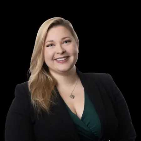 Kristin Gummoe, Esq., MBA, Senior Litigation Associate on Influential Women