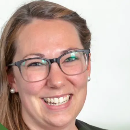 Sara Brackett, Senior Specialist- Sales Enablement (AI and Salesforce) on Influential Women