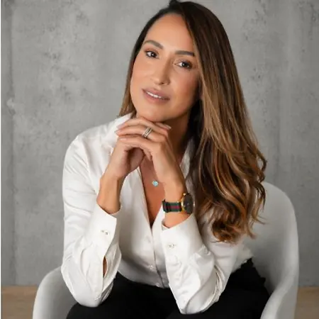 Vanessa Erthal, Sales Executive & Business Development Consultant on Influential Women