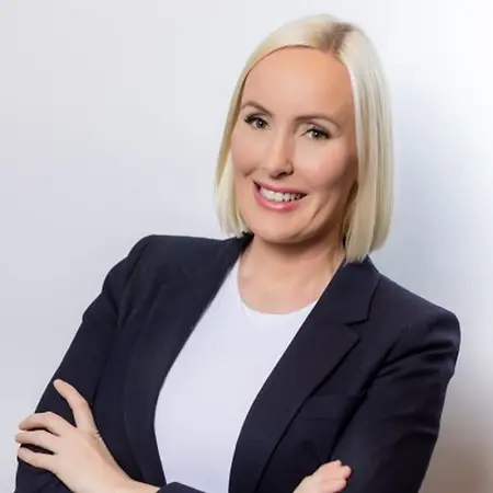 Sarah Davidson, Head of U.S. Investment Operations on Influential Women