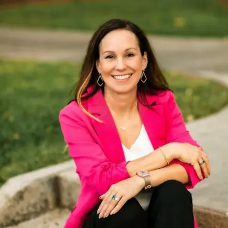 Lynne Beausoleil  Ghelfi, Director of Marketing on Influential Women