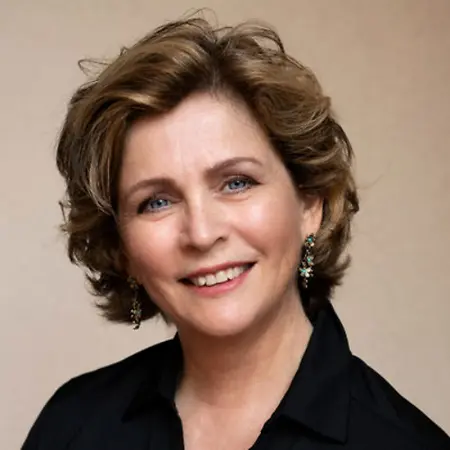 Heidi H. Nyland, Public Speaker | Executive Advisor | Professional Photographer on Influential Women