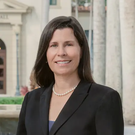 Sandra De Varona, Senior Litigation Paralegal on Influential Women