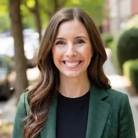 Lauren Kirschner, Client Succes Manager, Strategic & Enterprise on Influential Women