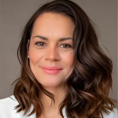 Cintia de Santana Campos, Client Development Representative on Influential Women